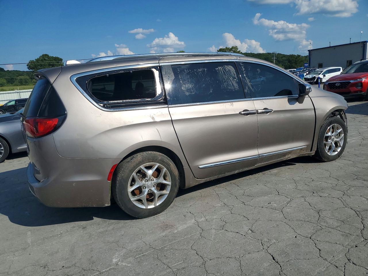 2017 Chrysler Pacifica VIN 2C4RC1GG7HR770608 COPART salvage auction — Front End, OK - CERT OF TITLE-REBUILT, sold $675 on 2026-10-08 (photo 3)