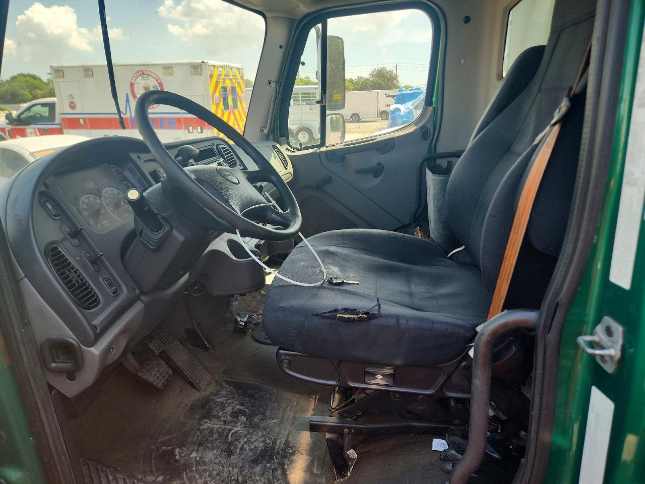 2016 Freightliner M2 VIN 3ALACXDT7GDGN8772 COPART salvage auction — Minor Dent/Scratches, OH - CERTIFICATE OF TITLE, sold $11,000 on 2026-09-16 (photo 7)