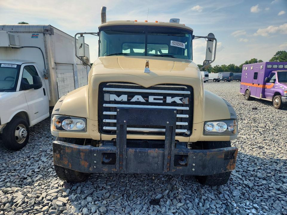 2012 Mack Gu713 VIN 1M2AX04C9CM013035 COPART salvage auction — SIDE, NC - SALVAGE CERTIFICATE OF TITLE, sold $16,400 on 2026-09-17 (photo 5)