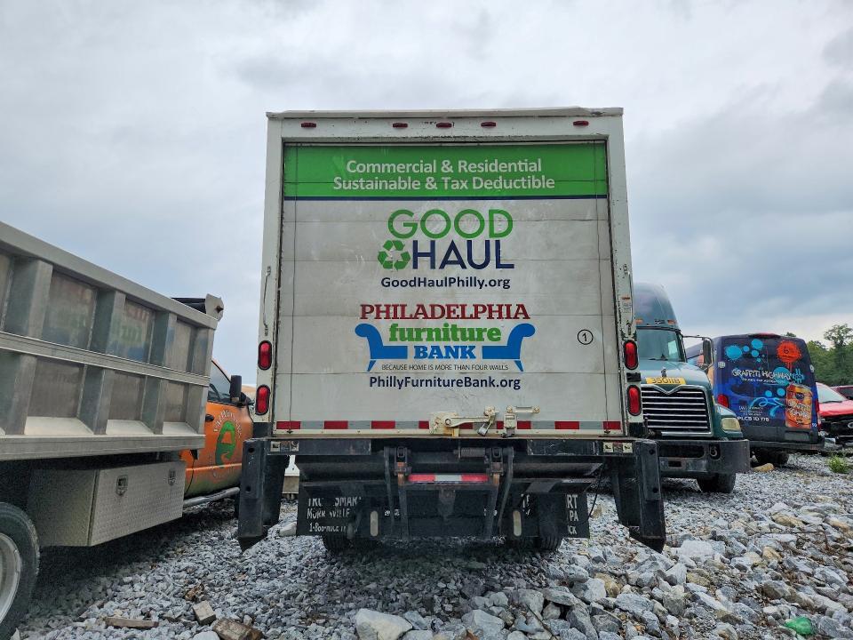 2015 Isuzu Npr VIN 54DC4W1C1FS807133 COPART salvage auction — MINOR DENT/SCRATCHES, PA - CERT OF TITLE, sold $7,700 on 2026-09-08 (photo 6)