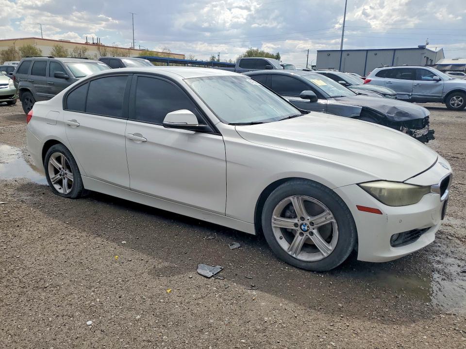 2014 BMW 3er VIN WBA3C1C54EK107126 COPART salvage auction — MINOR DENT/SCRATCHES, Nv - Certificate Of Title, sold $1,200 on 2026-08-20 (photo 4)