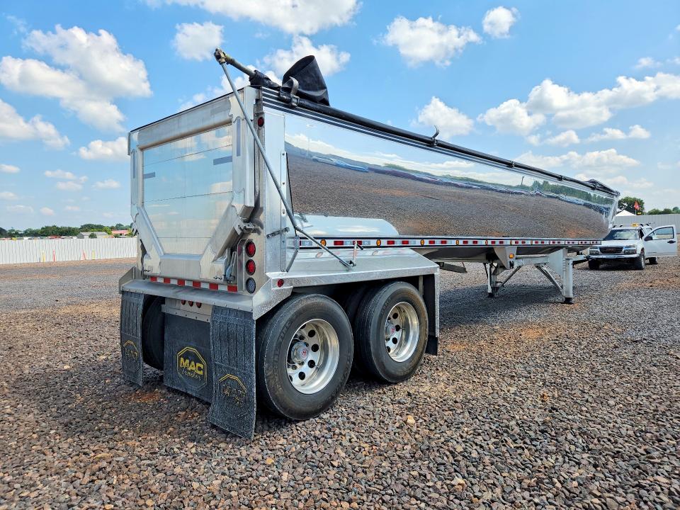 2026 Mac Trailers VIN 5MADB4024TW087245 COPART salvage auction — ROLLOVER, MO - SALVAGE CERTIFICATE OF TITLE, sold $11,500 on 2026-08-27 (photo 3)
