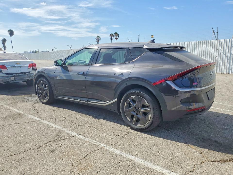 2025 Kia Ev6 VIN 5XYC34JA8SG014275 COPART salvage auction — MINOR DENT/SCRATCHES, CA - DIS/DLR/EXP ONLY CLEAN TITLE, sold $15,100 on 2026-08-14 (photo 2)