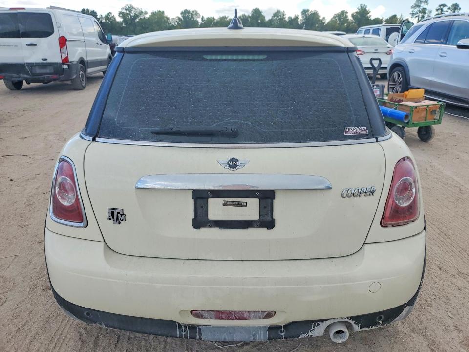 2012 Mini Cooper VIN WMWSU3C57CT186092 COPART salvage auction — FRONT END, Tx - Salvage Vehicle Title, sold $950 on 2026-09-08 (photo 6)