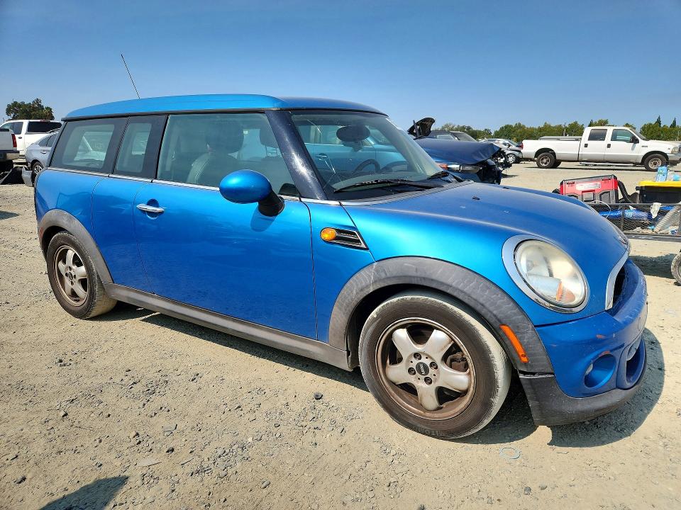 2011 Mini Cooper clubman VIN WMWZF3C5XBT267515 COPART salvage auction — REAR END, CA - DIS/DLR/EXP ONLY CLEAN TITLE, sold $325 on 2026-08-06 (photo 4)
