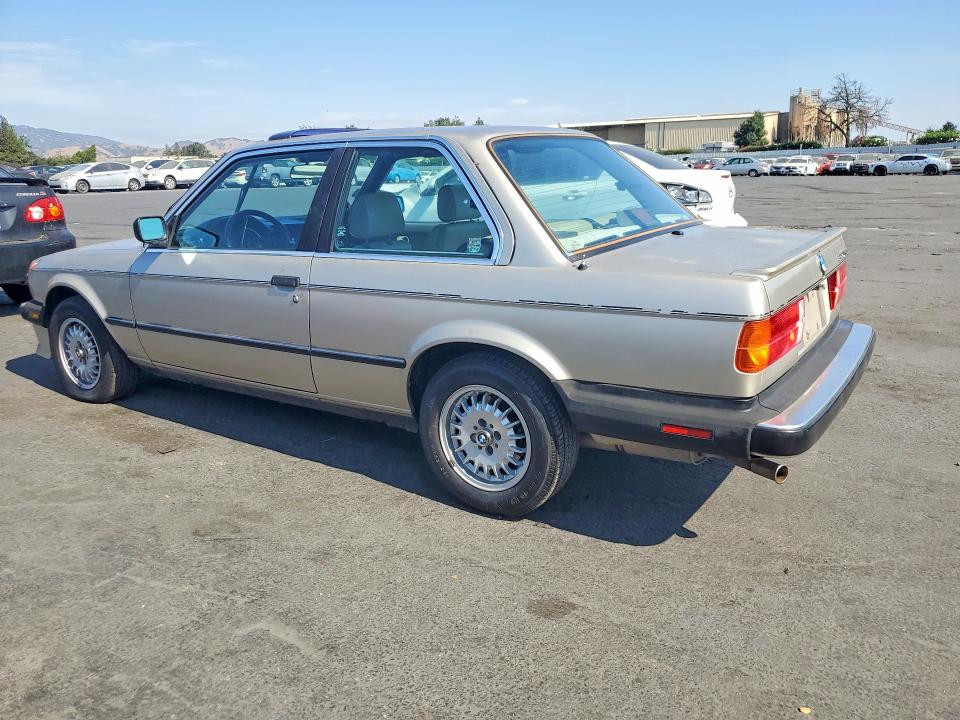1986 BMW 3 series VIN WBAAB5405G9684178 COPART salvage auction — MINOR DENT/SCRATCHES, CA - DIS/DLR/EXP ONLY CLEAN TITLE, sold $5,700 on 2026-08-13 (photo 2)