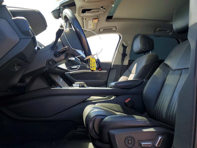 2019 Audi E-tron VIN WA1VABGE5KB014672 COPART salvage auction — MINOR DENT/SCRATCHES, Ca - Dis/Dlr/Exp Only Clean Title (P), sold $10,400 on 2026-08-24 (photo 7)