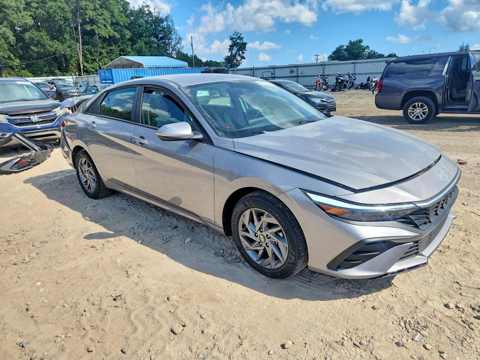 2026 Hyundai Elantra VIN KMHLM4DJ9TU190935 COPART salvage auction — REAR END, Fl - Cert Of Title Slvg Rebuildable, sold $7,200 on 2026-10-09 (photo 4)