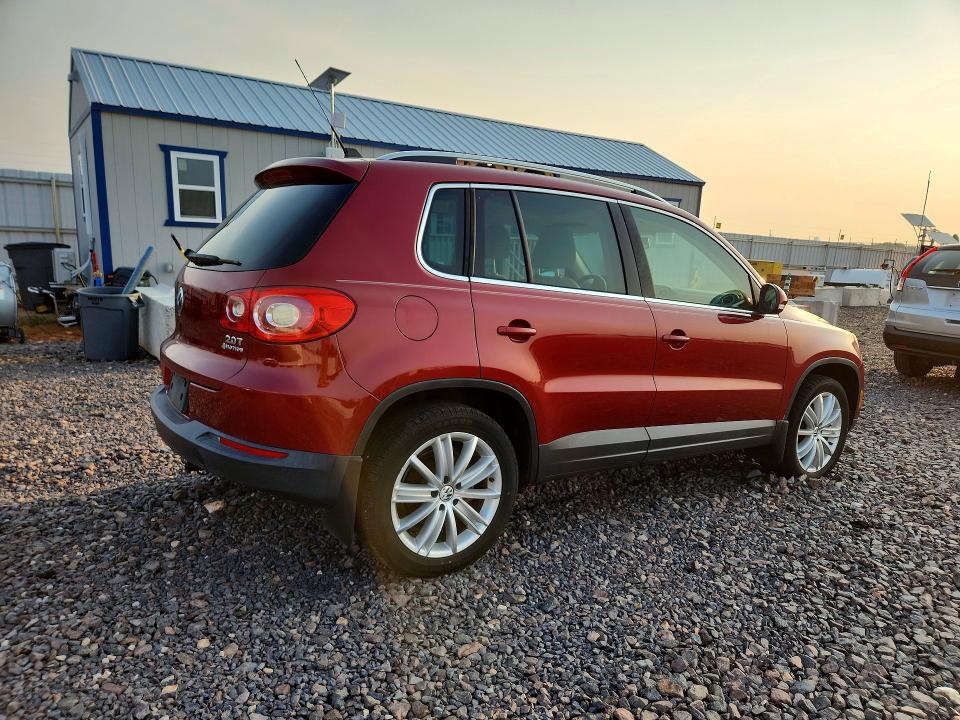 2011 Volkswagen Tiguan VIN WVGBV7AX2BW001063 COPART salvage auction — MINOR DENT/SCRATCHES, MO - CERTIFICATE OF TITLE, sold $700 on 2026-08-12 (photo 3)