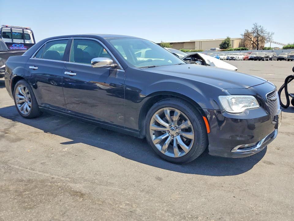 2017 Chrysler 300 VIN 2C3CCAEG7HH668003 COPART salvage auction — MINOR DENT/SCRATCHES, CA - DIS/DLR/EXP ONLY CLEAN TITLE, sold $10,300 on 2026-08-11 (photo 4)