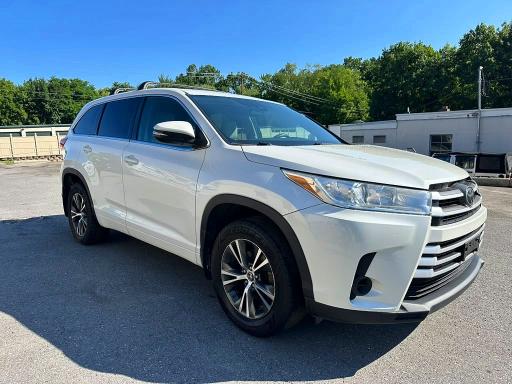 2018 Toyota Highlander VIN 5TDBZRFH3JS891836 COPART salvage auction — MINOR DENT/SCRATCHES, NH - CERTIFICATE OF TITLE (P), sold $11,300 on 2026-08-24 (photo 4)