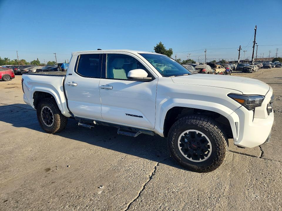 2025 Toyota Tacoma VIN 3TMLB5JN7SM197859 COPART salvage auction — REAR END, Ca - Salvage Certificate, sold $17,200 on 2026-08-24 (photo 4)