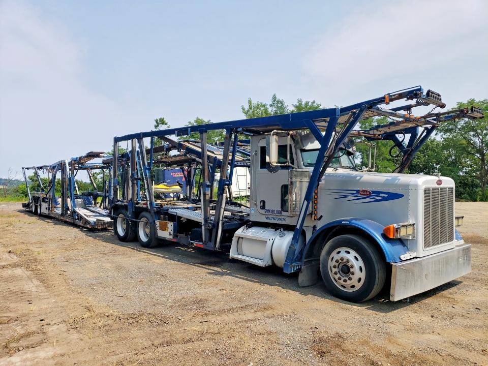 2007 Peterbilt 379 VIN 1NP5DU9X27N731620 COPART salvage auction — NORMAL WEAR, NJ - CERTIFICATE OF TITLE, sold $3,250 on 2026-10-06 (photo 4)