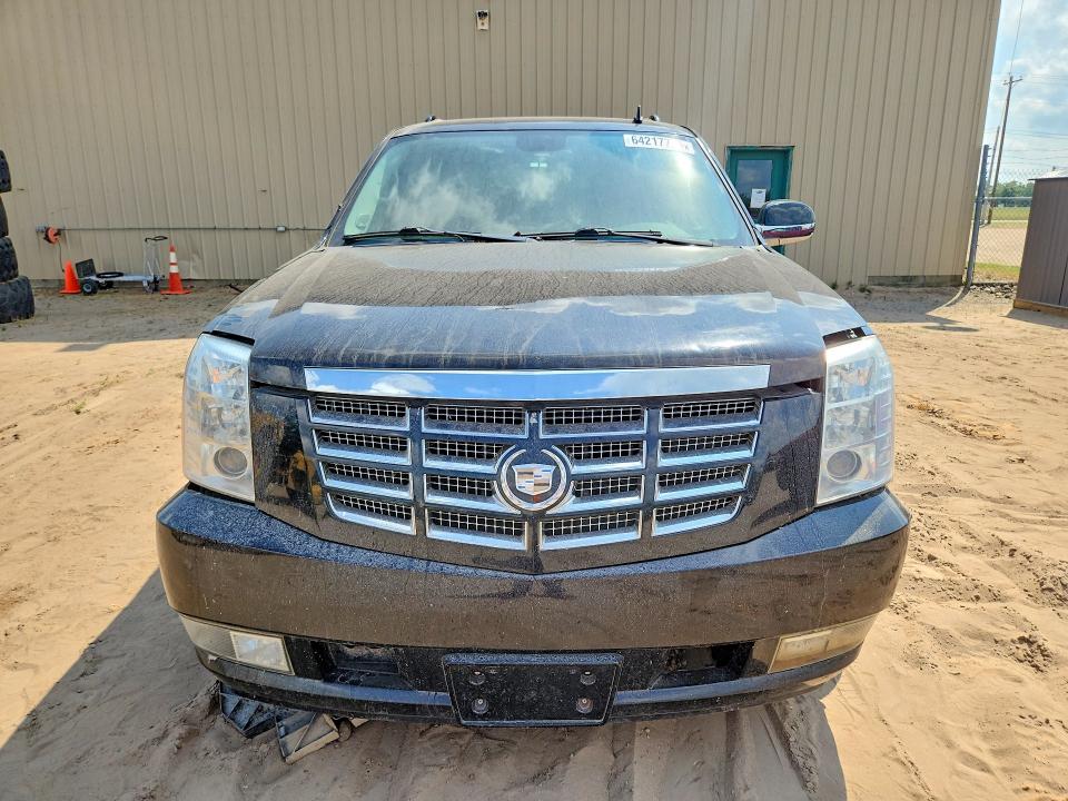 2010 Cadillac Escalade esv VIN 1GYUKHEF1AR239619 COPART salvage auction — MECHANICAL, MI - DEALER ONLY CLEAN TITLE, sold $3,500 on 2026-09-23 (photo 5)