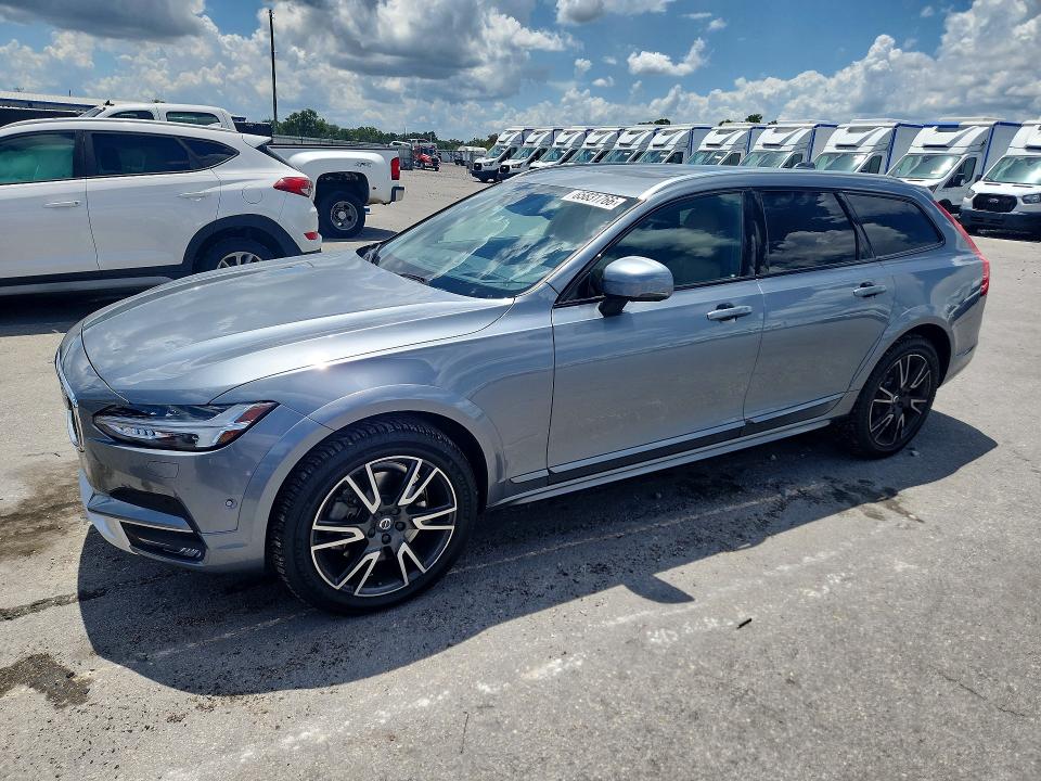 2017 Volvo V90 VIN YV4A22NL8H1000327 — COPART salvage auction photo