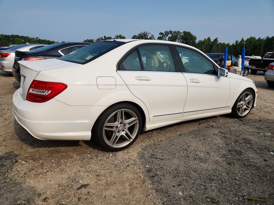 2013 Mercedes-benz C-klasse VIN WDDGF4HB3DR268557 COPART salvage auction — WATER/FLOOD, VA - CERT OF TITLE-FLOOD, sold $2,250 on 2026-08-18 (photo 3)
