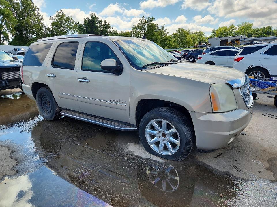 2009 Gmc Yukon VIN 1GKFC03269R229102 COPART salvage auction — NORMAL WEAR, MO - CERTIFICATE OF TITLE, sold $1,250 on 2026-09-01 (photo 4)