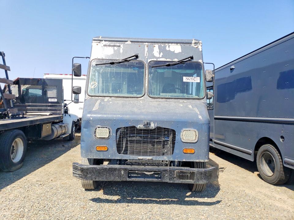 2020 Freightliner Mt45g VIN 4UZAC2EA8LCMH7780 COPART salvage auction — NORMAL WEAR, CA - DIS/DLR/EXP ONLY CLEAN TITLE, sold $10 on 2026-08-27 (photo 5)