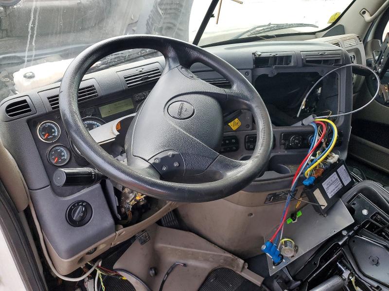 2016 Freightliner Cascadia 125 VIN 1FUBGLDVXGLHB4181 COPART salvage auction — MECHANICAL, FL - CERTIFICATE OF TITLE, sold $1,300 on 2026-09-25 (photo 8)