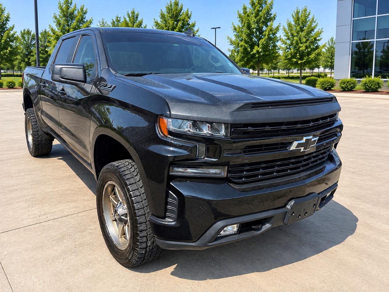 2020 Chevrolet Silverado VIN 3GCUYEED9LG422061 COPART salvage auction — Minor Dent/Scratches, OK - CERTIFICATE OF TITLE (P), sold $15,700 on 2026-08-20 (photo 1)