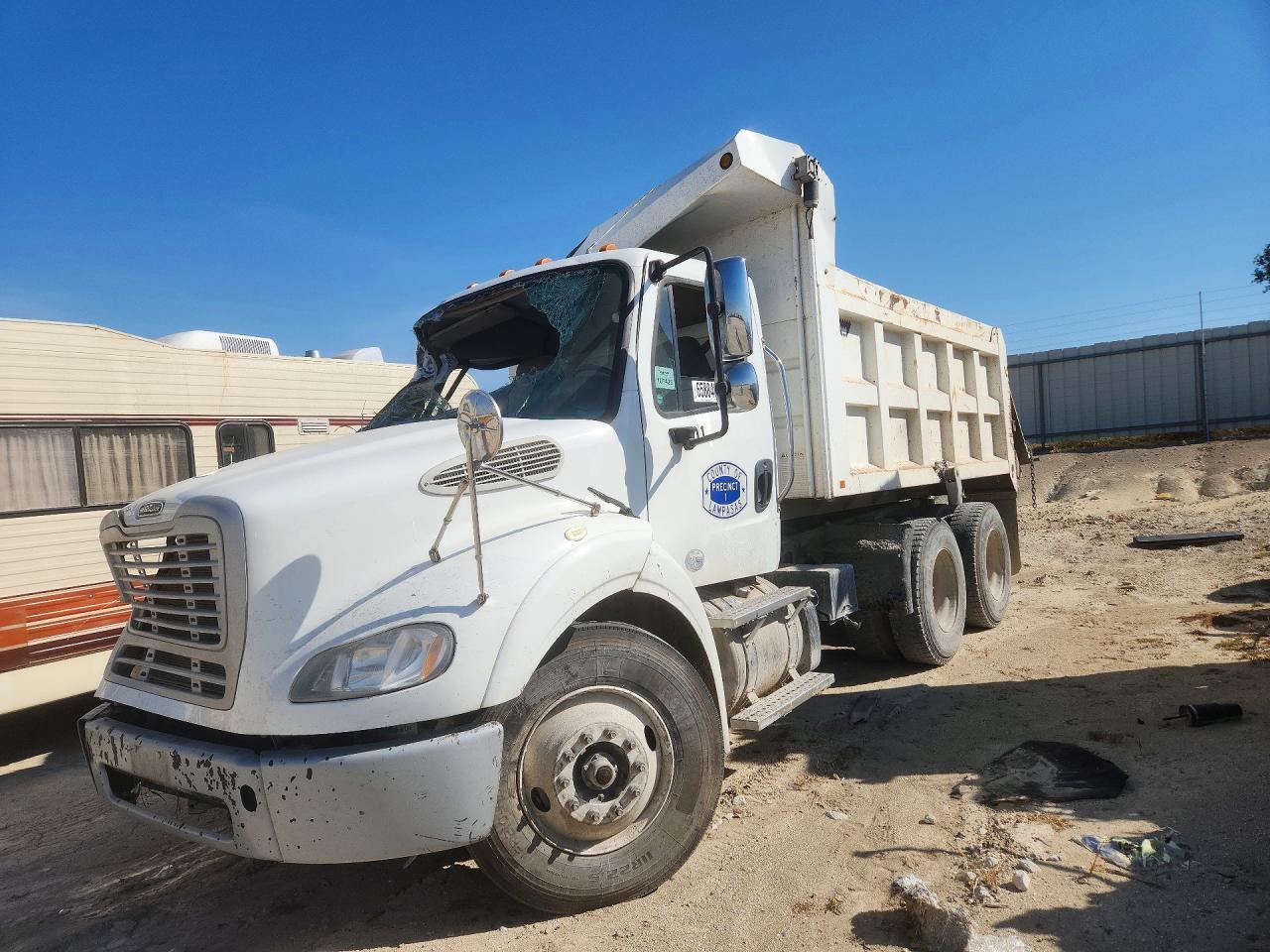2015 Freightliner M2 VIN 1FVHC5DV7FHGS1105 — COPART salvage auction photo