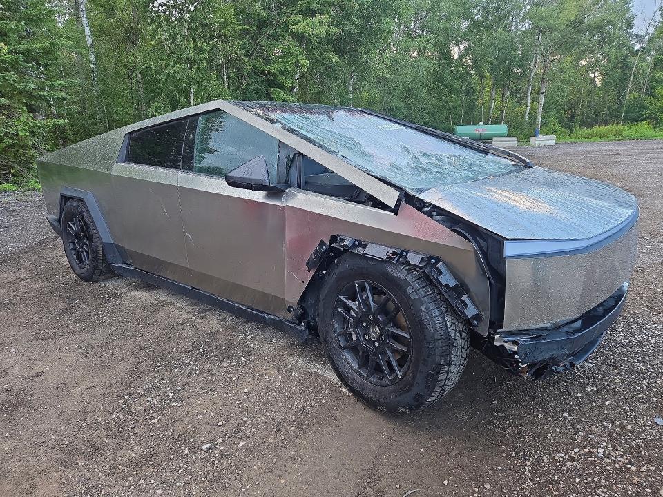 2025 Tesla Cybertruck VIN 7G2CEHEE8SA065579 COPART salvage auction — ALL OVER, ON - PERMIT SALVAGE, sold $27,000 on 2026-09-08 (photo 4)