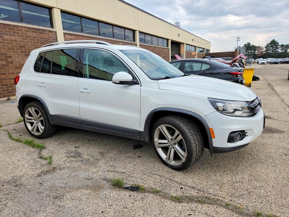 2016 Volkswagen Tiguan VIN WVGBV7AX9GW591737 COPART salvage auction — MECHANICAL, Il - Certificate Of Title, sold $2,650 on 2026-08-10 (photo 4)