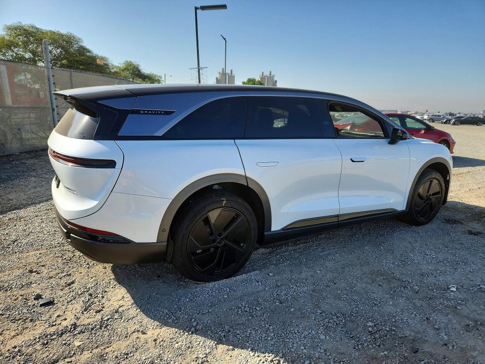 2026 Lucid Gravity VIN 7UUG1GHJ0TA048369 COPART salvage auction — SIDE, Salvage Title, sold $41,000 on 2026-09-04 (photo 3)