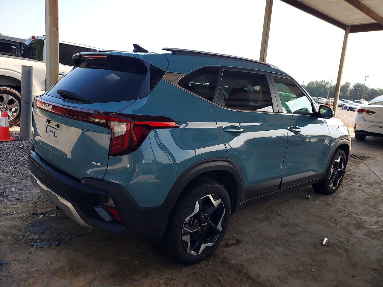 2025 Kia Seltos VIN KNDERCAA9S7801623 COPART salvage auction — Minor Dent/Scratches, Ct - Clean Title, sold $20,750 on 2026-09-24 (photo 3)