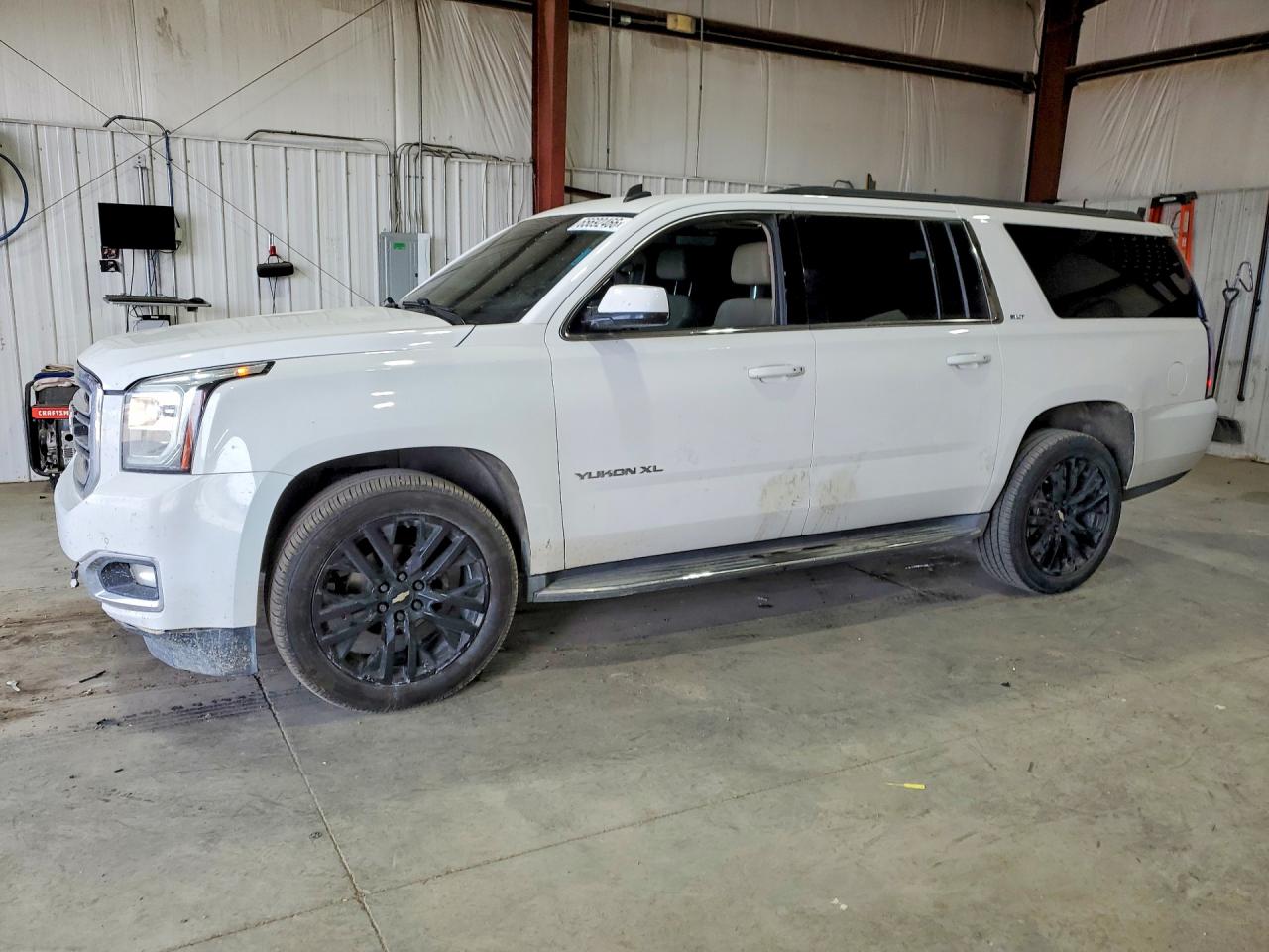 2015 GMC Yukon XL VIN 1GKS2HKCXFR140784 — COPART salvage auction photo