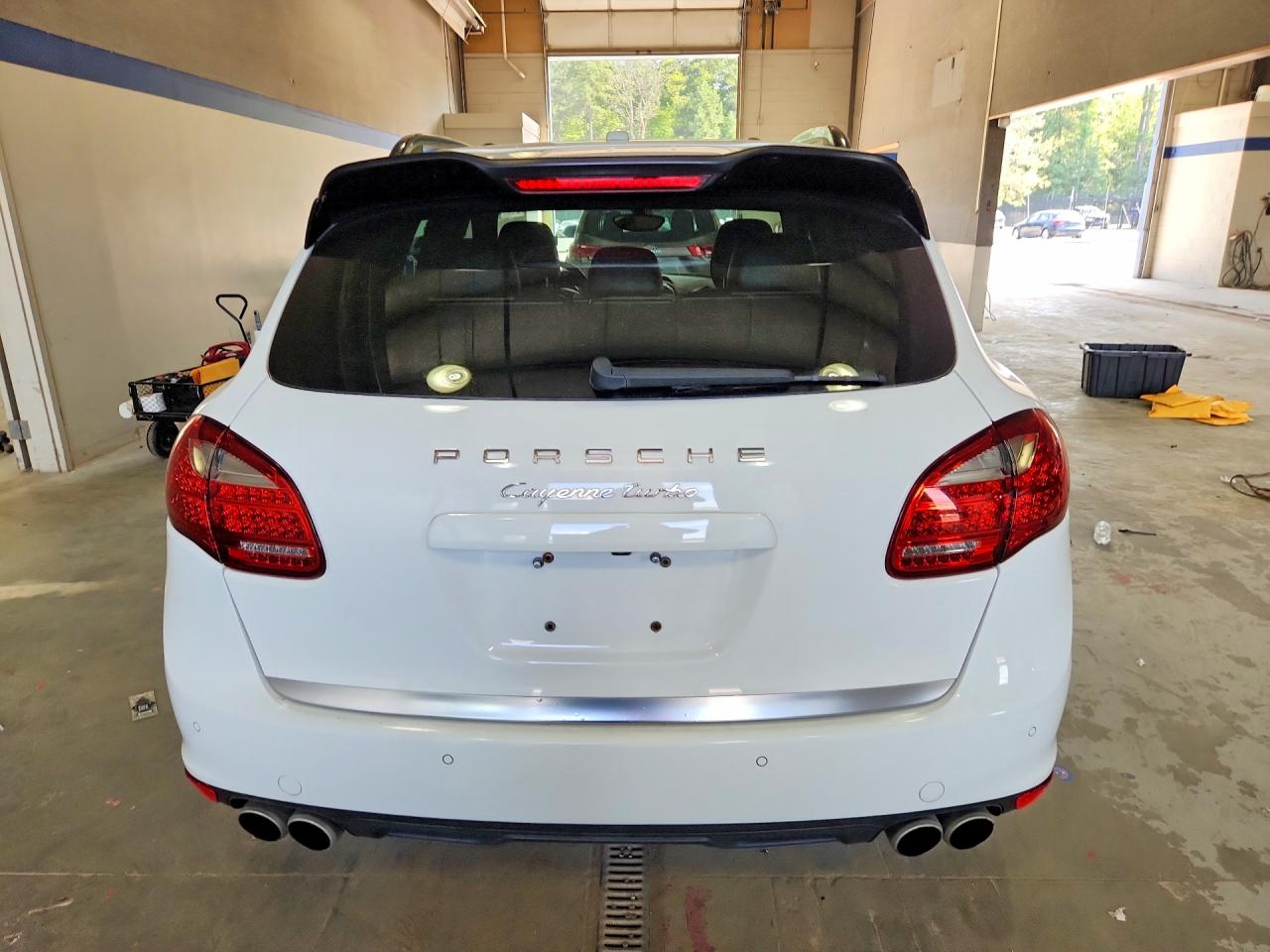 2014 Porsche Cayenne VIN WP1AC2A20ELA80928 COPART salvage auction — Minor Dent/Scratches, Ct - Clean Title, sold $8,500 on 2026-09-18 (photo 6)