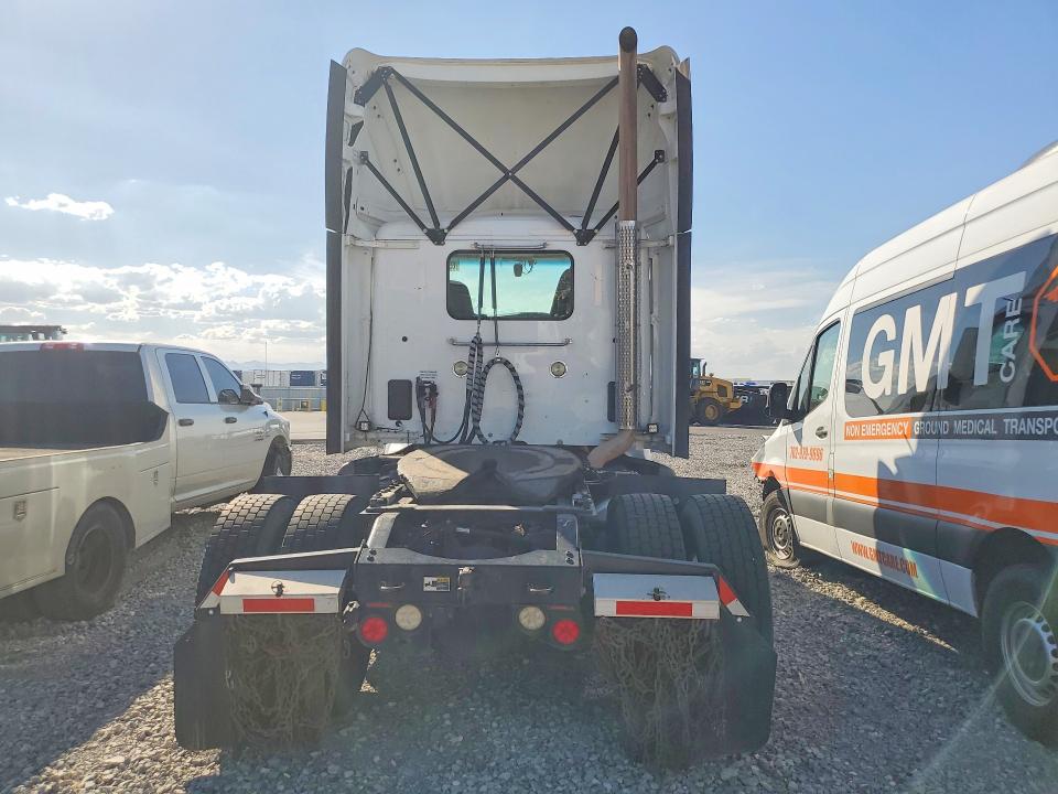 2020 Peterbilt 579 VIN 1XPBA48X9LD685710 COPART salvage auction — MINOR DENT/SCRATCHES, IN - CERTIFICATE OF TITLE, sold $5,400 on 2026-09-08 (photo 6)