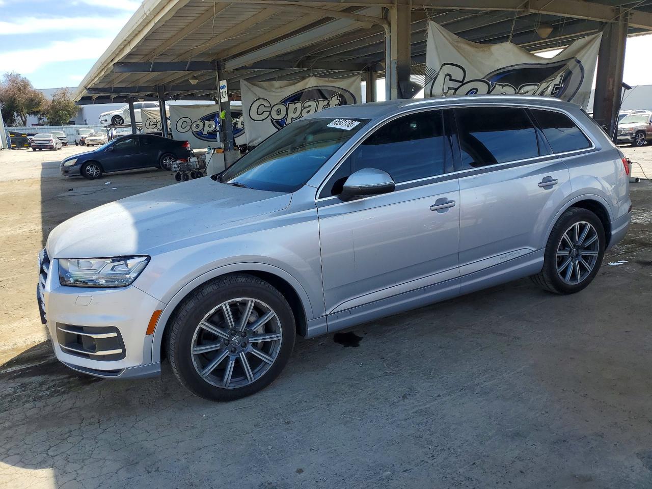 2017 Audi Q7 VIN WA1VAAF73HD008489 — COPART salvage auction photo