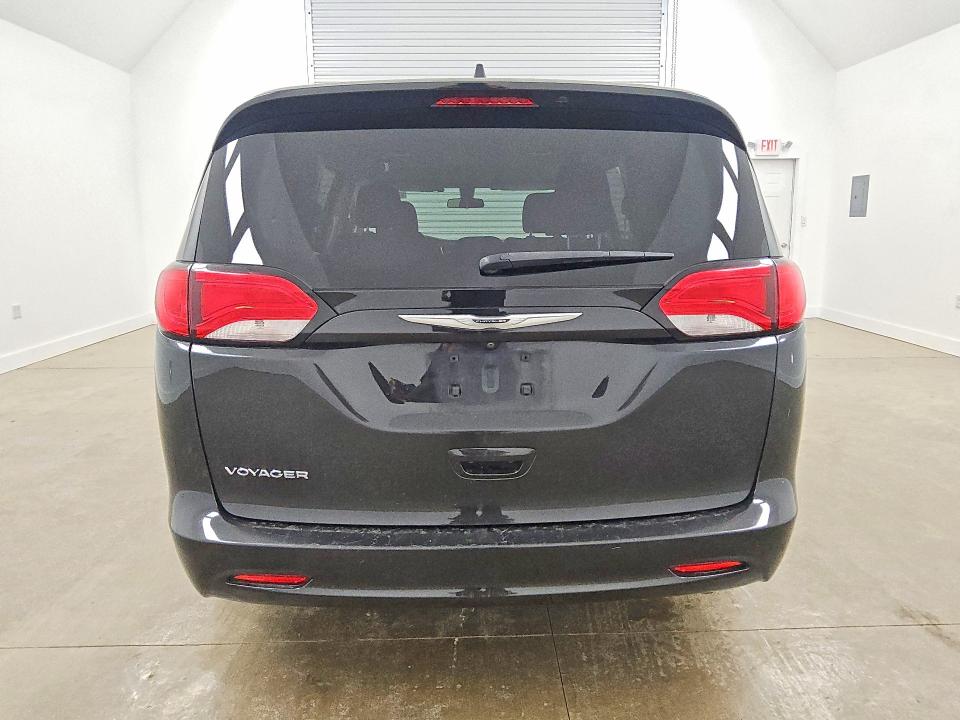 2021 Chrysler Voyager VIN 2C4RC1CG7MR555004 COPART salvage auction — MINOR DENT/SCRATCHES, GA - CERTIFICATE OF TITLE, sold $7,900 on 2026-09-01 (photo 6)
