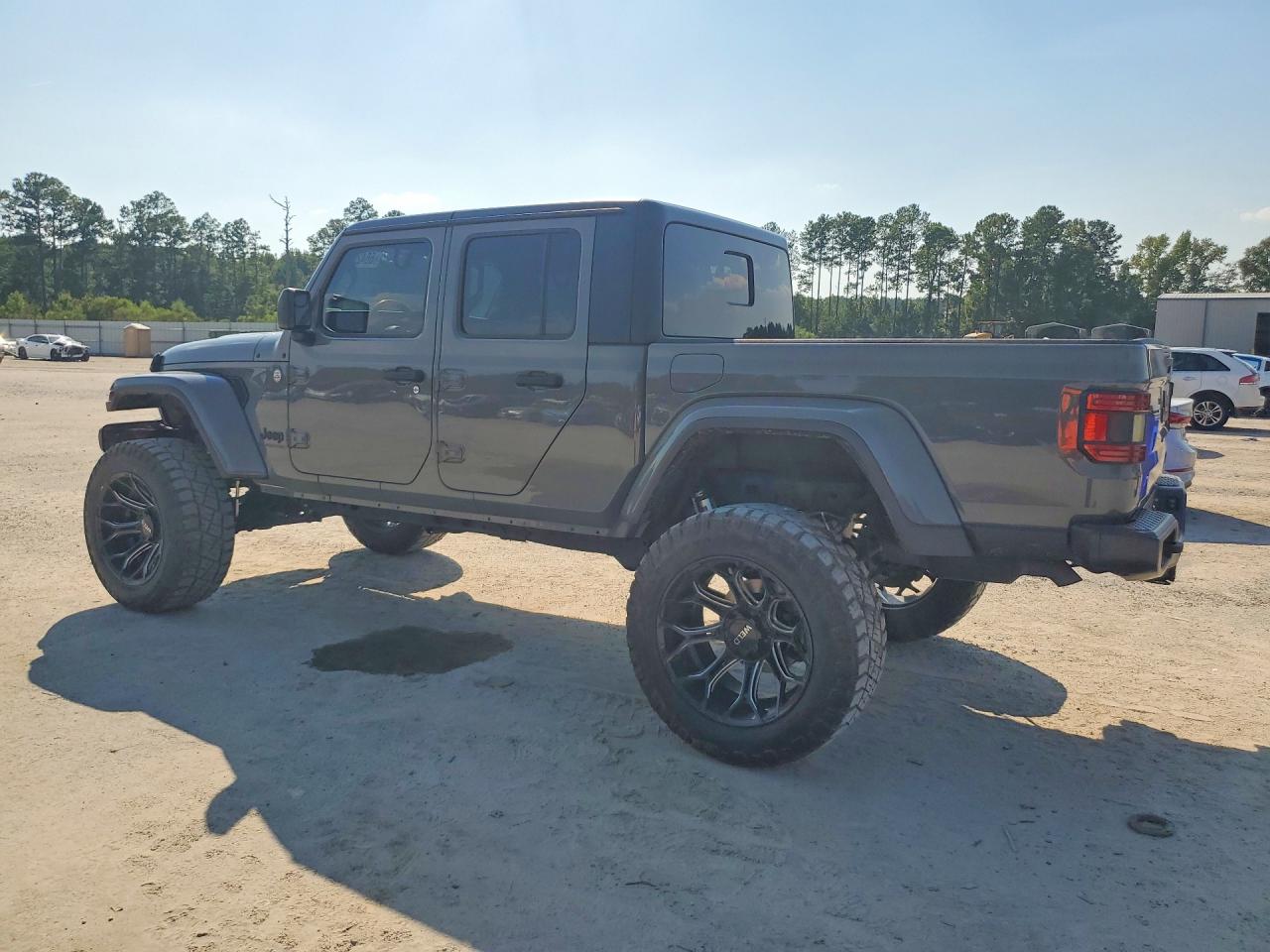 2021 Jeep Gladiator VIN 1C6HJTAG1ML536240 COPART salvage auction — Minor Dent/Scratches, SC - CERT OF TITLE-SALVAGE, sold $15,500 on 2026-09-09 (photo 2)