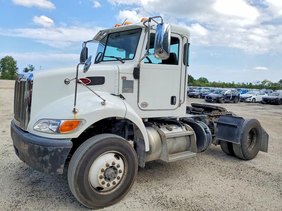 2017 Peterbilt 348 VIN 1XP3AJ8X5HD430658 — COPART salvage auction photo