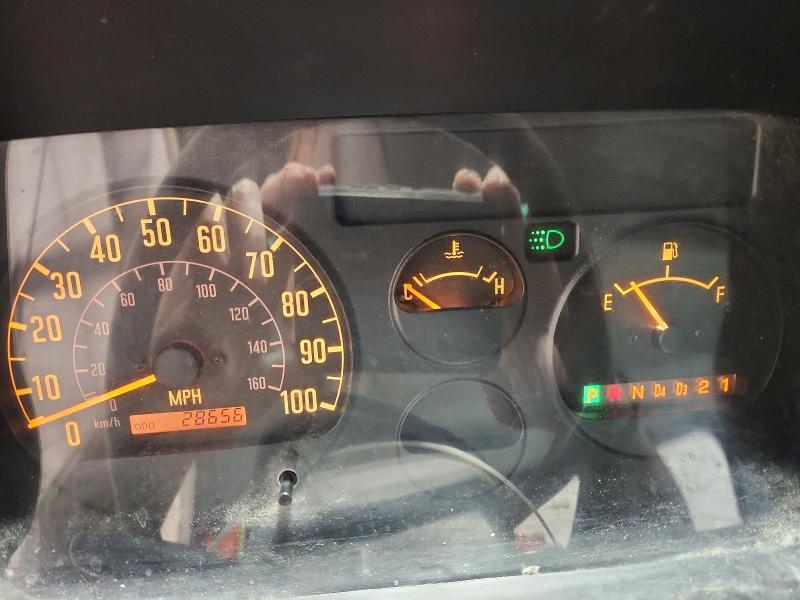 2000 Isuzu Npr VIN 4KLC4B1R2YJ802307 COPART salvage auction — NORMAL WEAR, AK - CERTIFICATE OF VEHICLE TITLE, sold $8,800 on 2026-09-08 (photo 9)