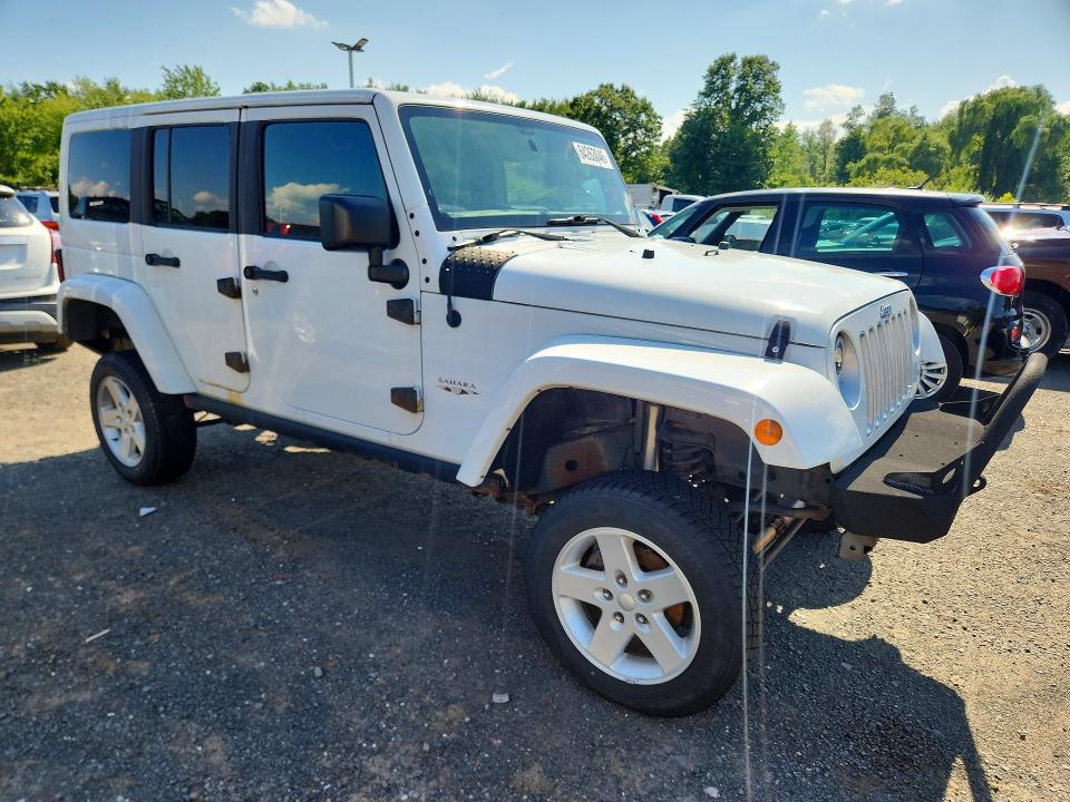 2016 Jeep Wrangler unlimited VIN 1C4BJWEG9GL327830 COPART salvage auction — MINOR DENT/SCRATCHES, Nh - Certificate Of Title (P), sold $6,100 on 2026-08-27 (photo 4)