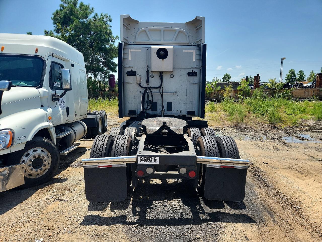 2016 Peterbilt 579 VIN 1XPBDP8X2GD371220 COPART salvage auction — Front End, FL - CERTIFICATE OF TITLE, sold $28,500 on 2026-09-18 (photo 6)