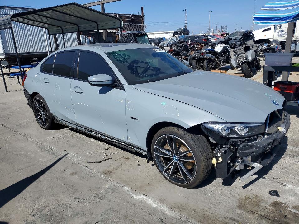 2023 BMW 3er VIN 3MW39FF06P8C84003 COPART salvage auction — FRONT END, Salvage Title, sold $17,300 on 2026-08-19 (photo 4)