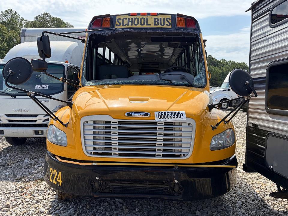 2020 Freightliner Chassis VIN 4UZABPFD0LCLL7123 COPART salvage auction — UNDERCARRIAGE, MS - CERT OF TITLE-SALVAGED, sold $375 on 2026-08-28 (photo 9)