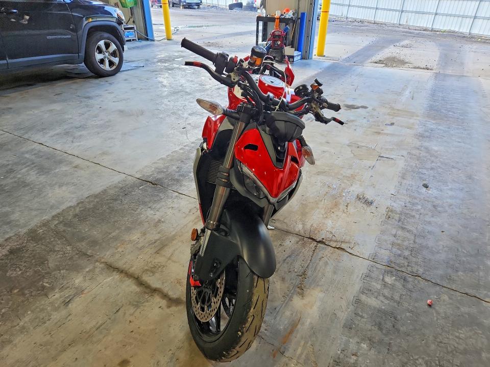 2024 Ducati Streetfighter VIN ZDMFAKYW7RB007691 COPART salvage auction — FRONT END, NY - MV-907A SALVAGE CERTIFICATE, sold $4,050 on 2026-09-14 (photo 2)
