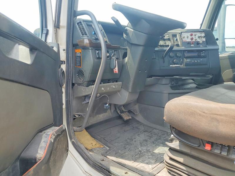 2019 Volvo VIN 4V4WC9EH0KN906986 COPART salvage auction — FRONT END, Md - Dealer Only Clean Title, sold $2,000 on 2026-10-15 (photo 8)