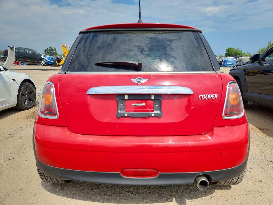 2009 Mini Cooper VIN WMWMF33599TZ21134 COPART salvage auction — NORMAL WEAR, On - Permit No Brand - Unfit, sold $175 on 2026-09-16 (photo 6)
