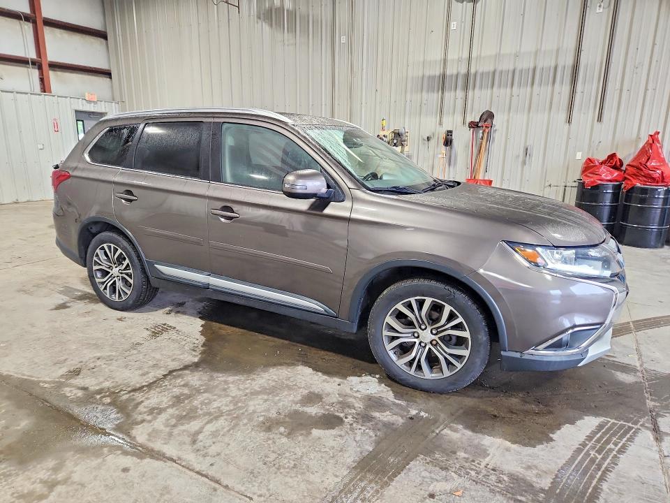 2017 Mitsubishi Outlander VIN JA4AZ3A35HZ012697 COPART salvage auction — MINOR DENT/SCRATCHES, Ny - Certificate Of Title, sold $2,500 on 2026-09-02 (photo 4)