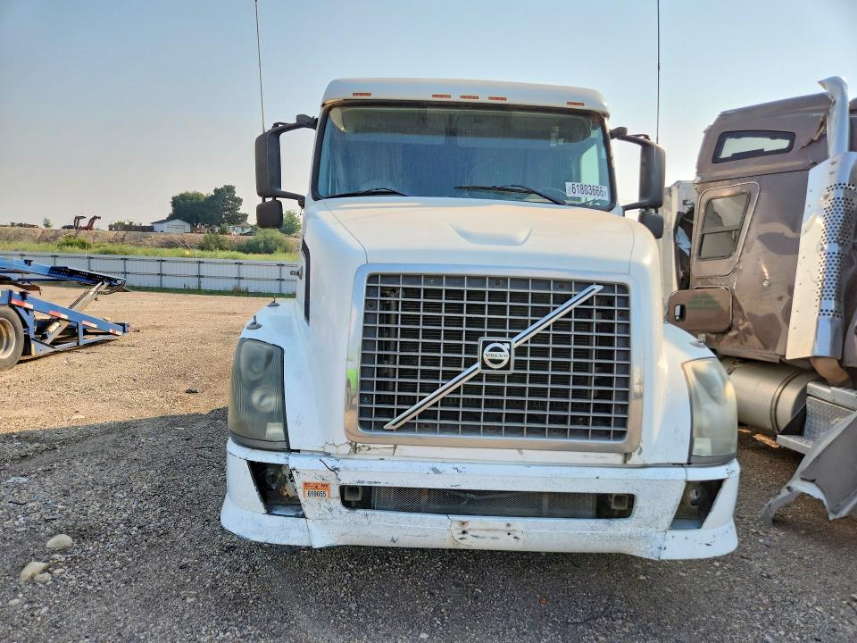2004 Volvo Vn VIN 4V4NC9TG94N353151 COPART salvage auction — SIDE, Id - Certificate Of Title (P), sold $70 on 2026-08-18 (photo 5)