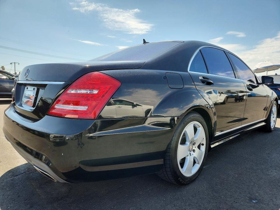 2013 Mercedes-benz S class VIN WDDNG7DB8DA497438 COPART salvage auction — MINOR DENT/SCRATCHES, Ca - Dis/Dlr/Exp Only Clean Title, sold $2,200 on 2026-08-17 (photo 3)