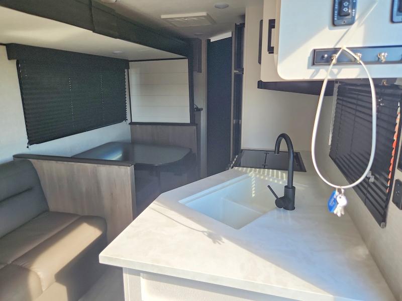 2024 Jayco Jay flight VIN 1UJBC0BP6R1YY0249 COPART salvage auction — HAIL, OH - CERT OF TITLE-SALVAGE, sold $8,500 on 2026-09-03 (photo 5)
