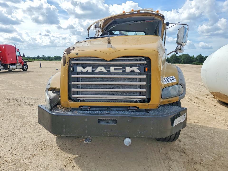2024 Mack Unknown VIN 1M2GR2NC9RM004763 COPART salvage auction — ROLLOVER, LA - CERT OF TITLE-SALVAGE, sold $12,400 on 2026-09-05 (photo 5)