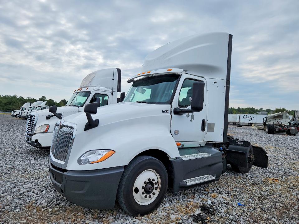 2019 International VIN 1HSDYAPR9KH044059 — COPART salvage auction photo